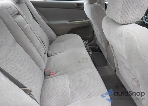 2004 Toyota Camry Le z USA, uszkodzony, nr VIN 4T1BE32KX4U854689